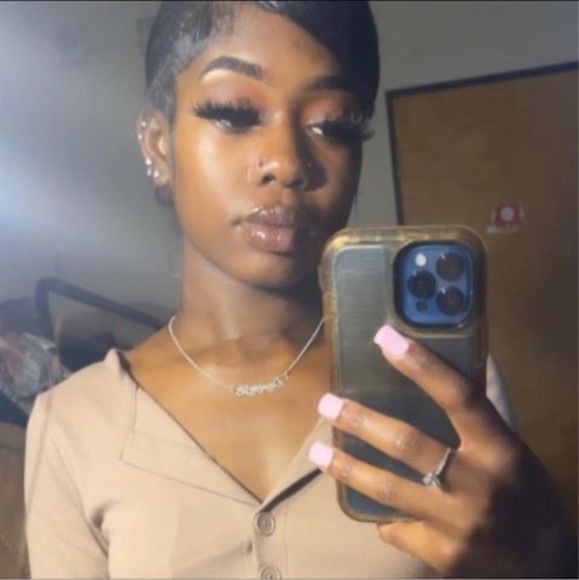 Profile Picture of Damaria Damaria (@damariadamaria) on Poshmark
