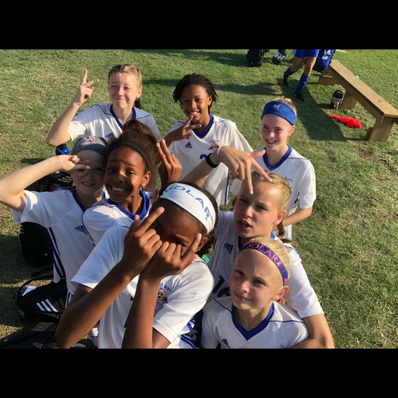 Profile Picture of Leah Negeri (@lnegeri) on Poshmark