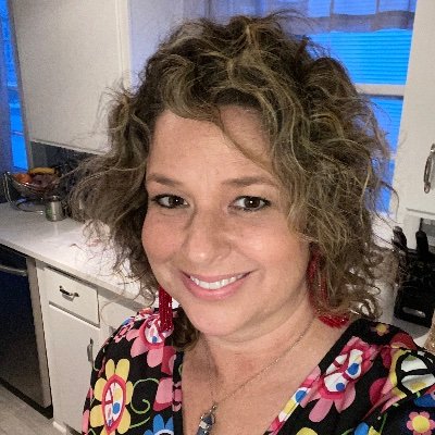 Profile Picture of Michelle Hoey-Heath (@capricorngirl27) on Twitter