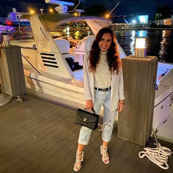 Profile Picture of Julia Kagan (@juliakagan742) on Poshmark