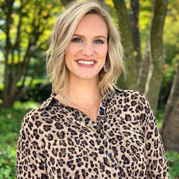 Profile Picture of Sara Aasness (@papoolee231) on Poshmark