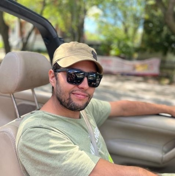 Profile Picture of Djellal Aimen (@redgalavar) on Poshmark