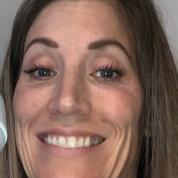 Profile Picture of Kelli Gordon (@kelligordon660) on Poshmark