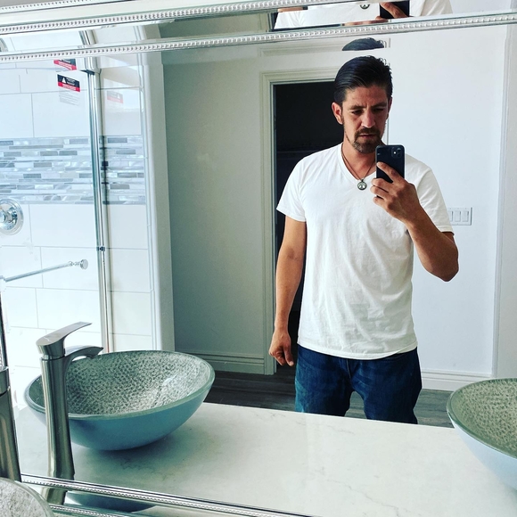 Profile Picture of Jose Herrera (@uniqueworks310) on Poshmark