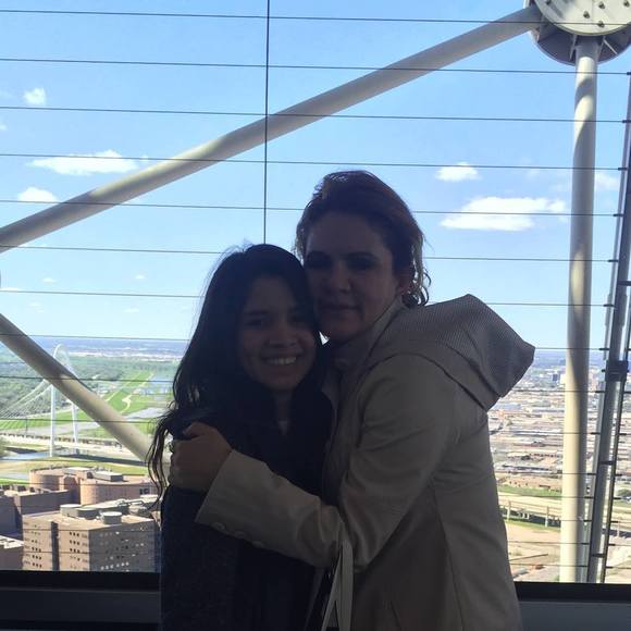 Profile Picture of Andrea Irias (@anirias) on Poshmark