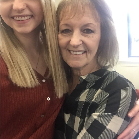 Profile Picture of Bernice Lupton (@zoebear14) on Poshmark