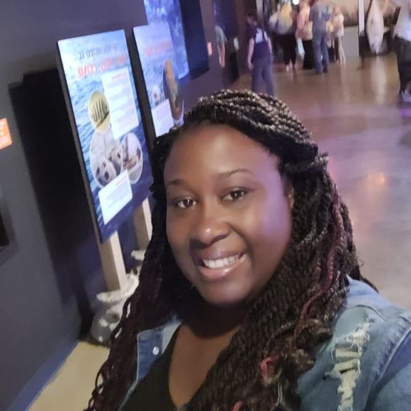 Profile Picture of Gabrielle Murray (@gabbimurray) on Poshmark