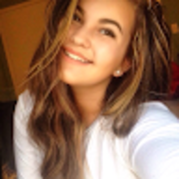 Profile Picture of Gillian Mckay (@gillianmckayy) on Poshmark