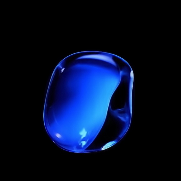 Profile Picture of Andrew Elias (@andrew253737) on Poshmark