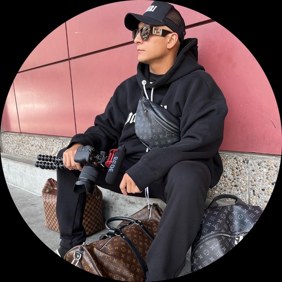 Brandon Asuncion - Poshmark Profile Picture of Brandon Asuncion (@hbdean88) on Poshmark