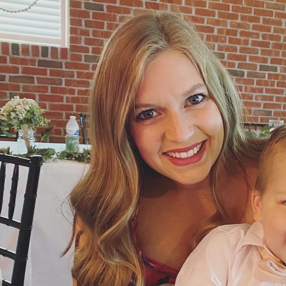 Profile Picture of Merissa Vekasi (@merissav) on Poshmark