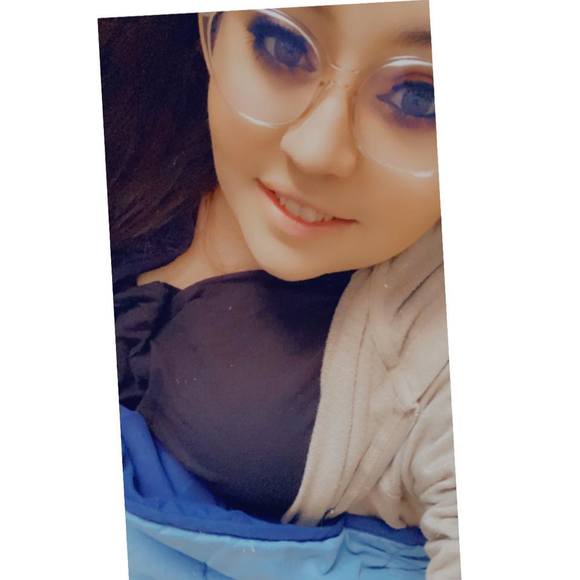 Profile Picture of Julie Bellefeuille (@juulie_xo) on Poshmark