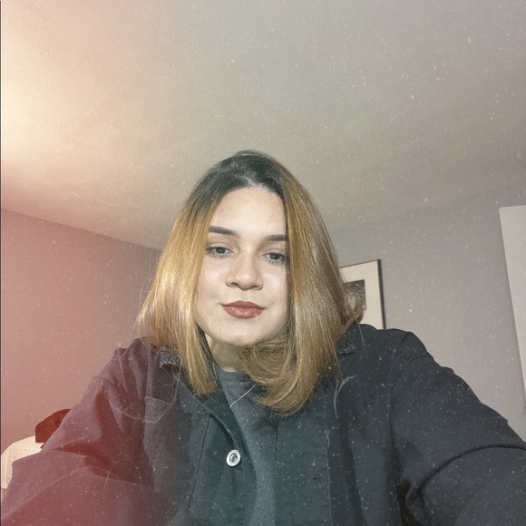 Profile Picture of Sammy Silva (@sammysilva) on Poshmark