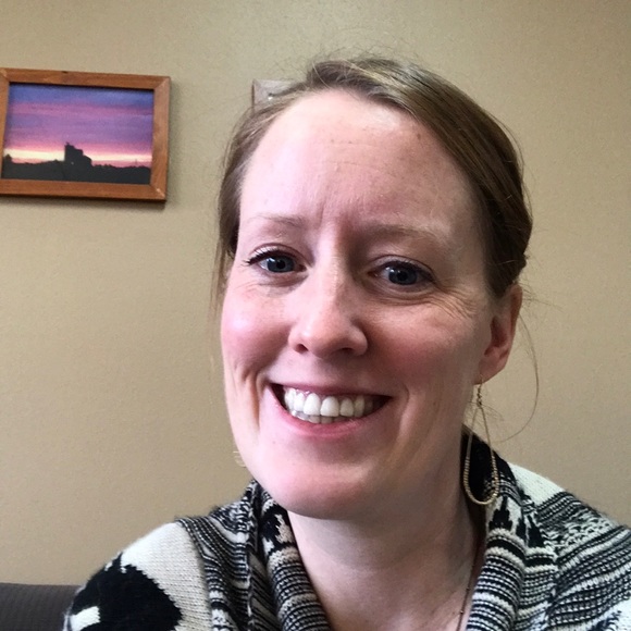 Profile Picture of Liz Gaebler (@lgfashionfinds) on Poshmark