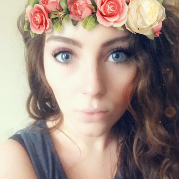 Profile Picture of Shayde Angone (@shayang22) on Poshmark