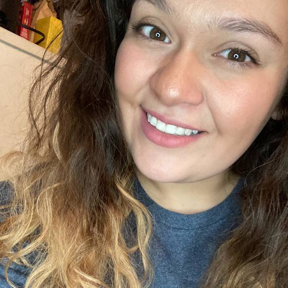 Profile Picture of Veronika Viescas (@vaviescas) on Poshmark