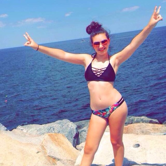 Profile Picture of Lauren Ginnetty (@ginnetty2709) on Poshmark