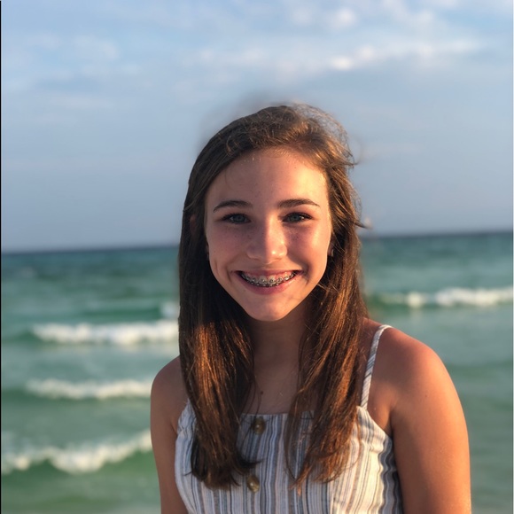 Profile Picture of Ella Moore (@ella_moore22) on Poshmark