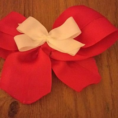 Profile Picture of Cheer Bow Seller (@AmeliaGavin1) on Twitter