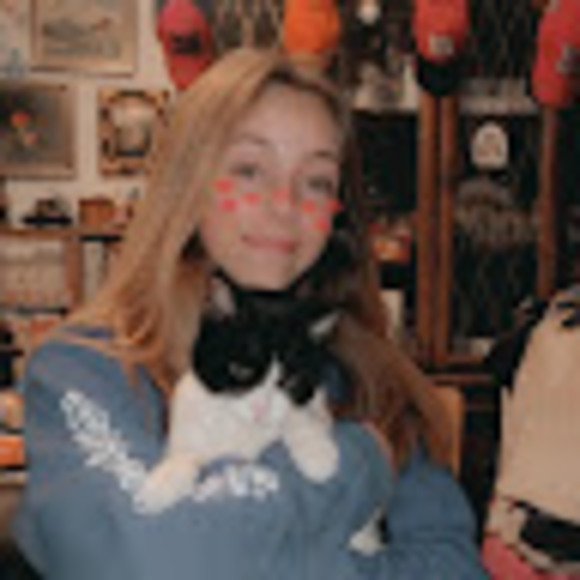 Profile Picture of Jessica Sousis (@sousis9406) on Poshmark