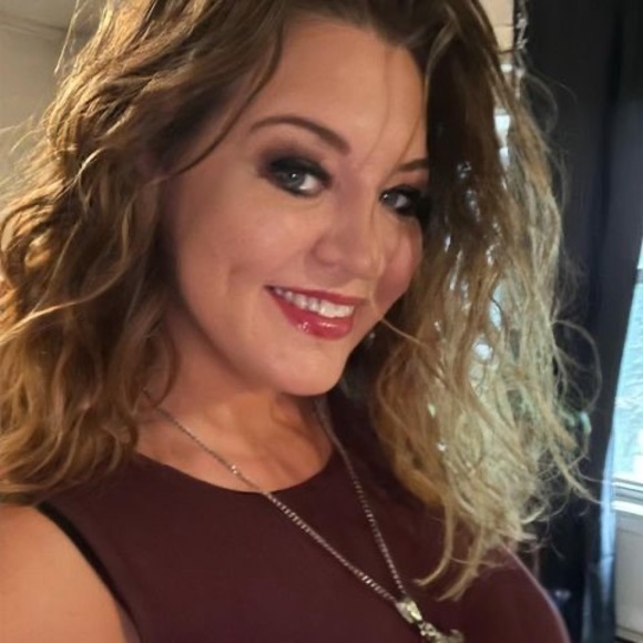 Profile Picture of Courtney Raymond (@courtneyraym492) on Poshmark