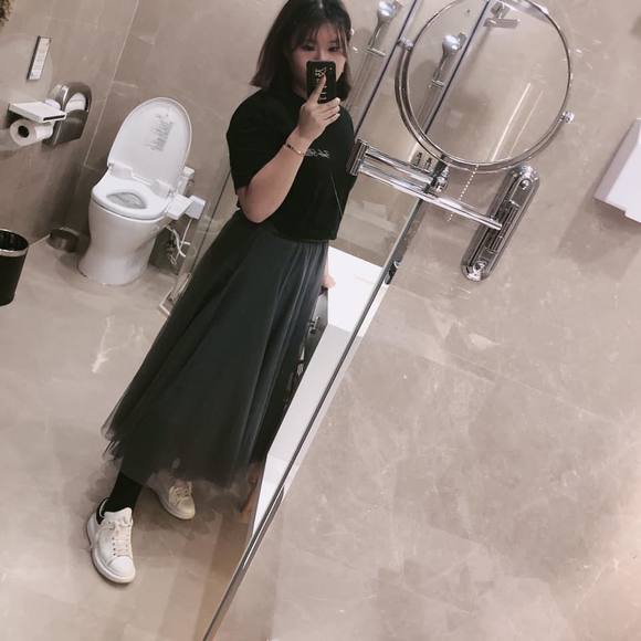 Profile Picture of Vivian Gao (@viviangao) on Poshmark