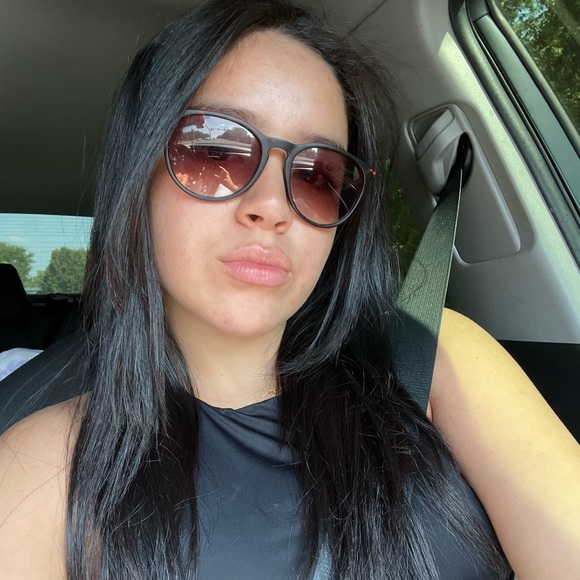 Profile Picture of Briana Bevard (@brianamarie07) on Poshmark