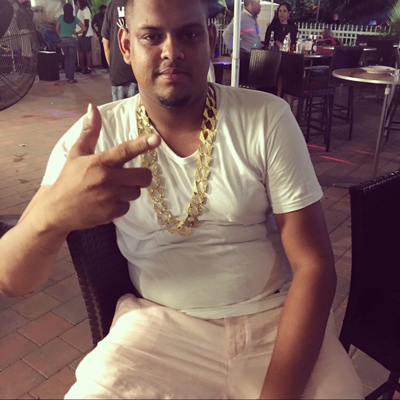 Profile Picture of Kevin Persaud (@kevinpersaud200) on Poshmark
