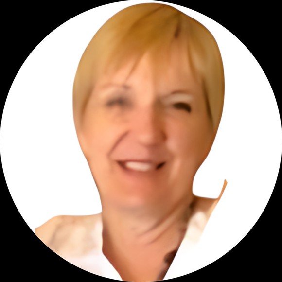 Profile Picture of Randi Haley (@randi_haley) on Poshmark