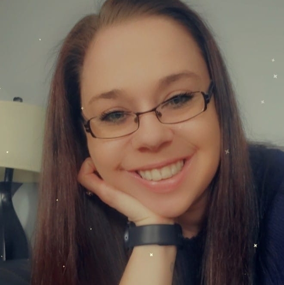 Profile Picture of Melissa Guilbeault (@m_guilbeault) on Poshmark
