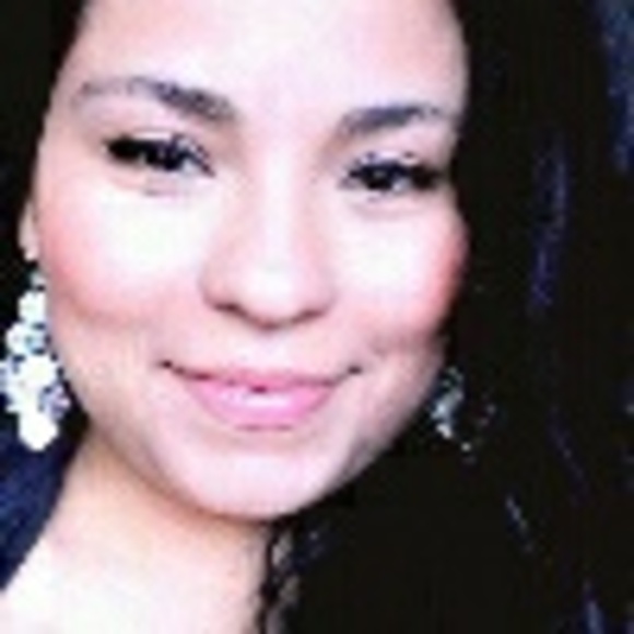 Profile Picture of Clarivel Compton (@clarivel3) on Poshmark