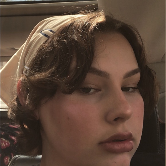 Profile Picture of Shelby Gaddis (@usedstuff777) on Poshmark