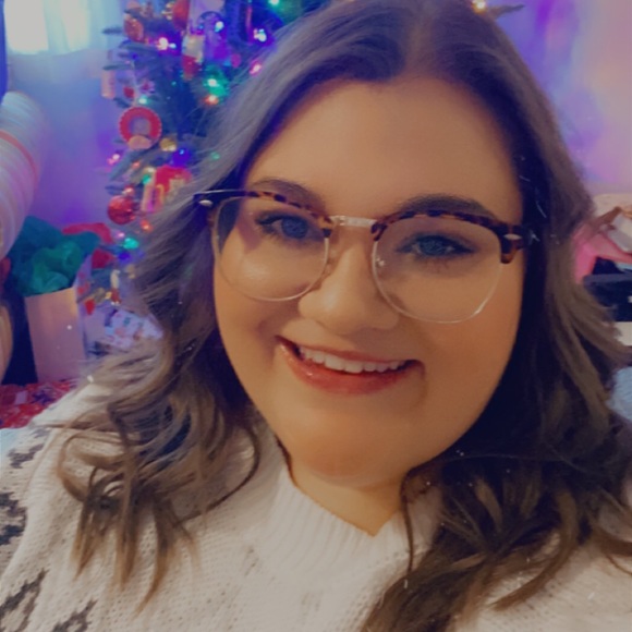 Profile Picture of Danielle Basham (@akersd08) on Poshmark