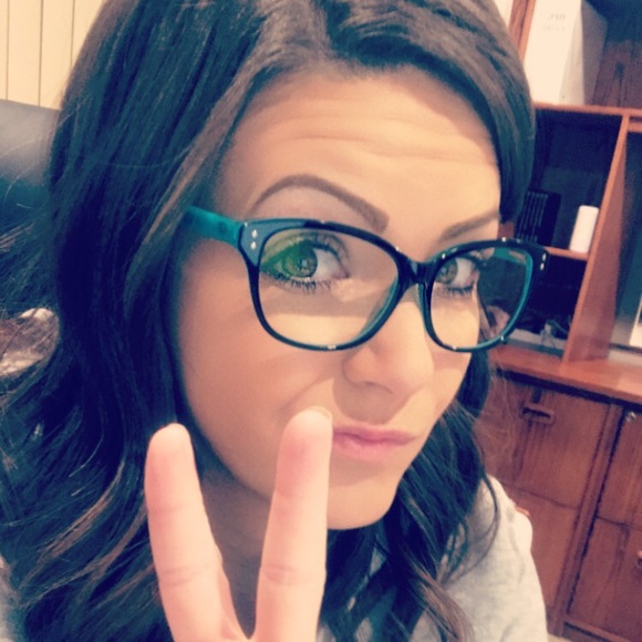 Profile Picture of Kendra Hackford (@kendralyn11) on Poshmark