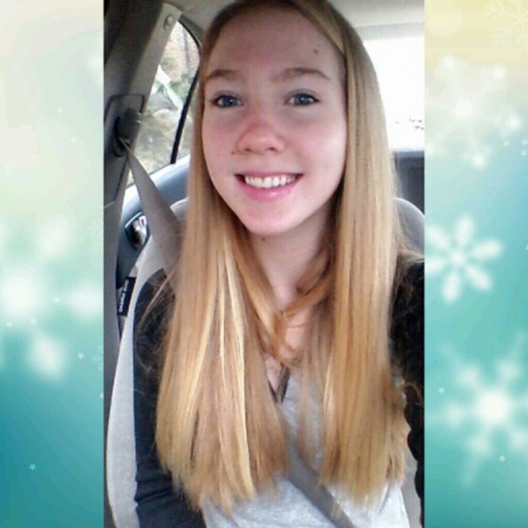 Profile Picture of Heather Cooley (@heathrchristine) on Poshmark