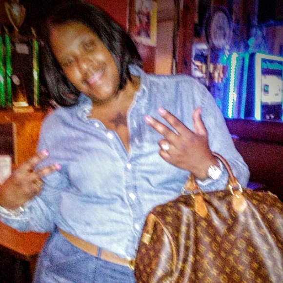 Profile Picture of Crystal Shivers (@murk1300) on Poshmark