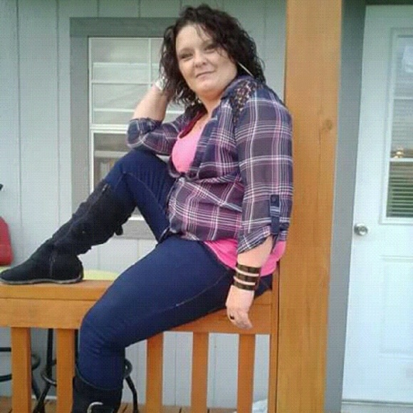 Profile Picture of Erica Fentress (@ericanicole1980) on Poshmark