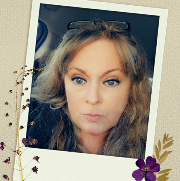 Profile Picture of Rachelle Lipka (@audierachelle) on Poshmark