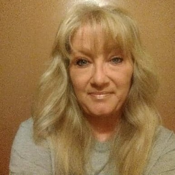 Profile Picture of Lori Hedges stevens (@hillbillyrambln) on Poshmark