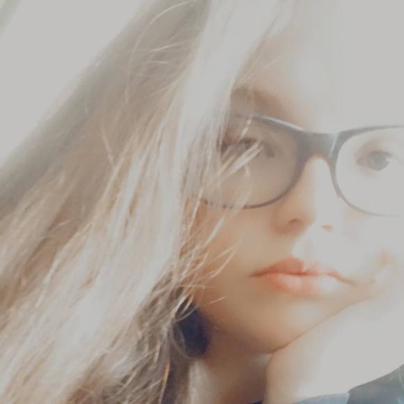 Profile Picture of Candace Daniel (@candacedaniel24) on Poshmark