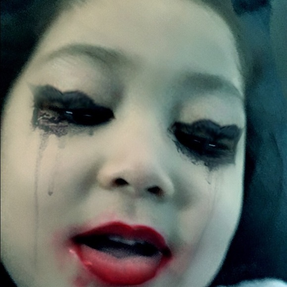 Profile Picture of Ami Phillips (@katoami) on Poshmark