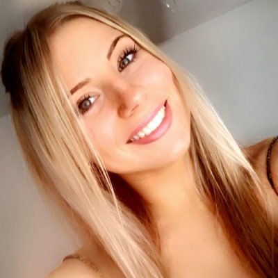 Profile Picture of Becca  🌞 (@rebeccamichael_) on Twitter