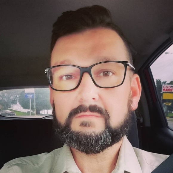 Profile Picture of David Dickens (@daviddickens) on Poshmark