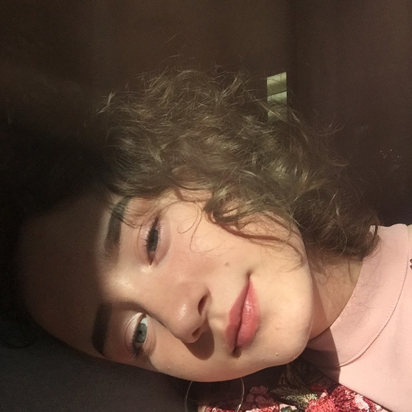 Profile Picture of Miranda Vantine (@mamasalty) on Poshmark