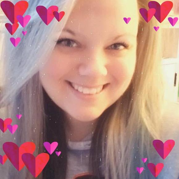 Profile Picture of Teresa Reinier (@teresamessner) on Poshmark