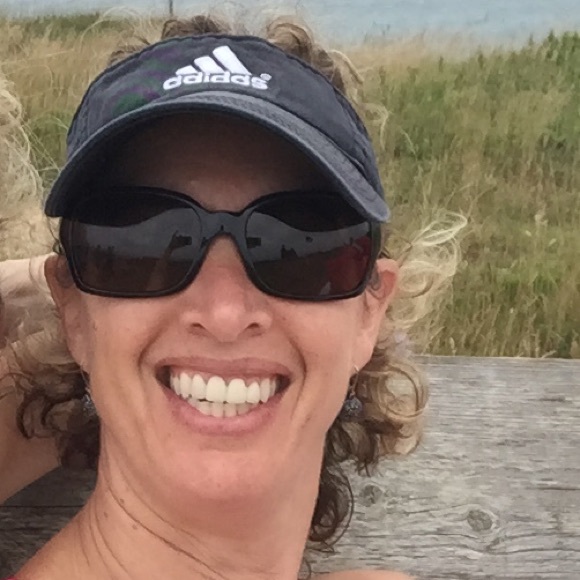 Profile Picture of Danielle Kupperman (@dkupsell) on Poshmark