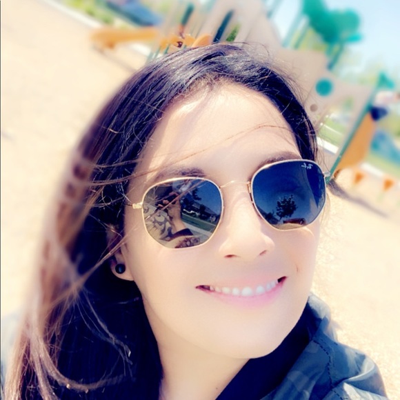 Profile Picture of Nora Gonzalez (@noragonzalez840) on Poshmark