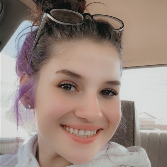 Profile Picture of Grace Plonski (@grace_plonski) on Poshmark