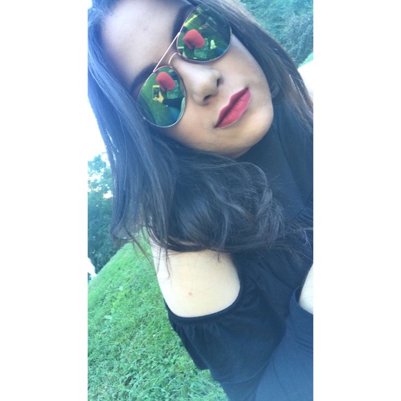 Profile Picture of Juliette Rodriguez (@julietterodgz) on Poshmark