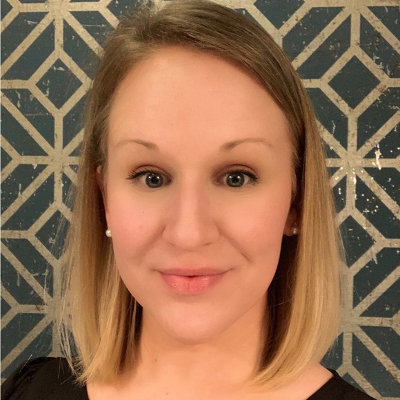 Profile Picture of Amanda Denaburg (@mostladylike) on Poshmark